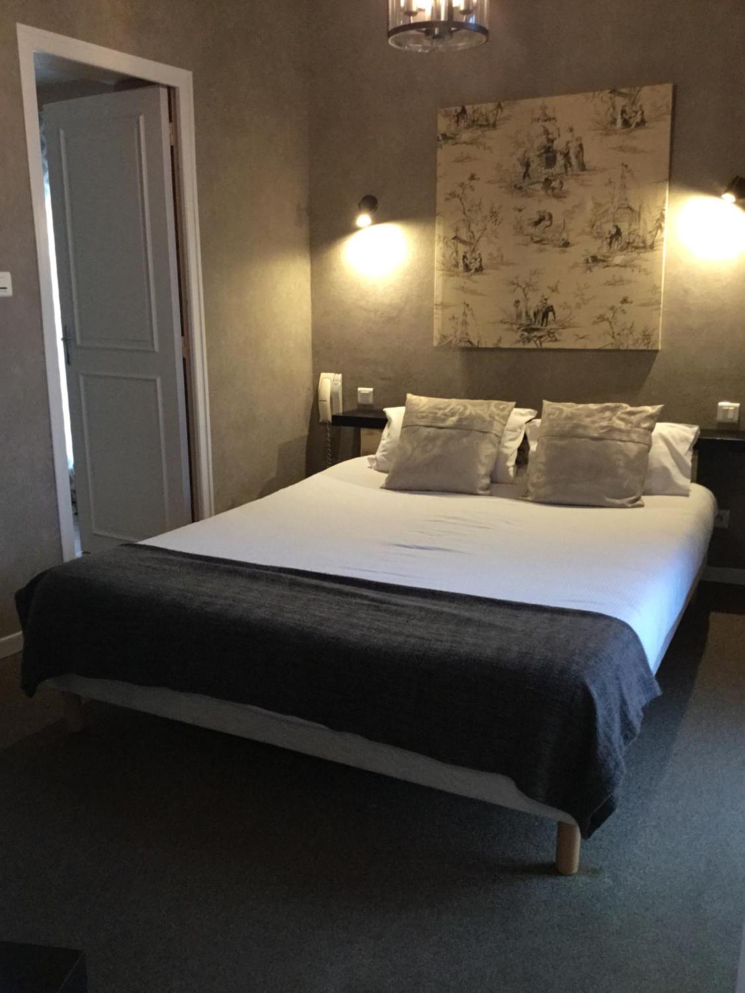 Hotel Le Pont Napoleon La Celle-sous-Gouzon エクステリア 写真