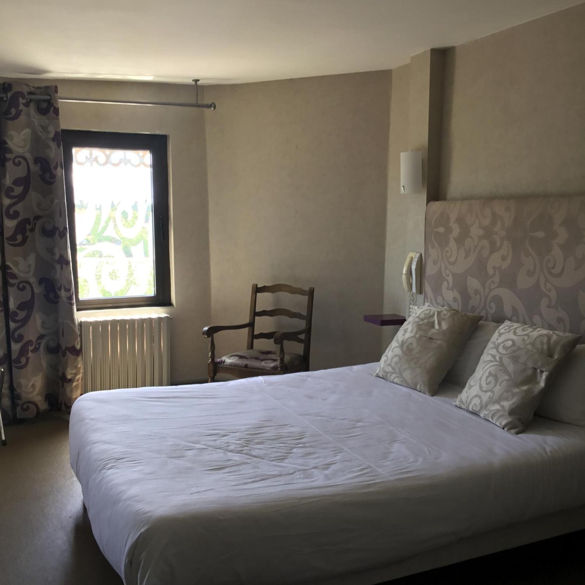 Hotel Le Pont Napoleon La Celle-sous-Gouzon エクステリア 写真