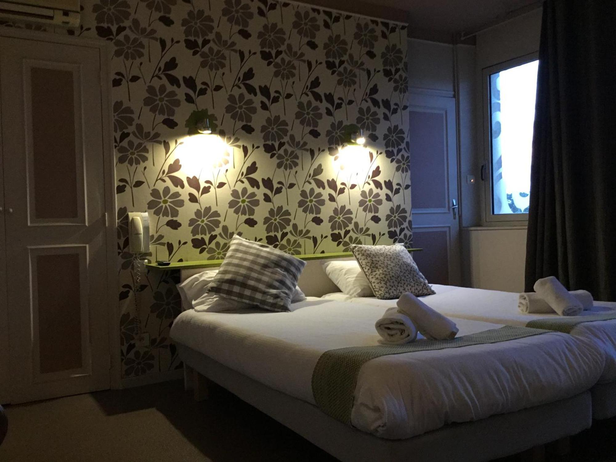 Hotel Le Pont Napoleon La Celle-sous-Gouzon エクステリア 写真
