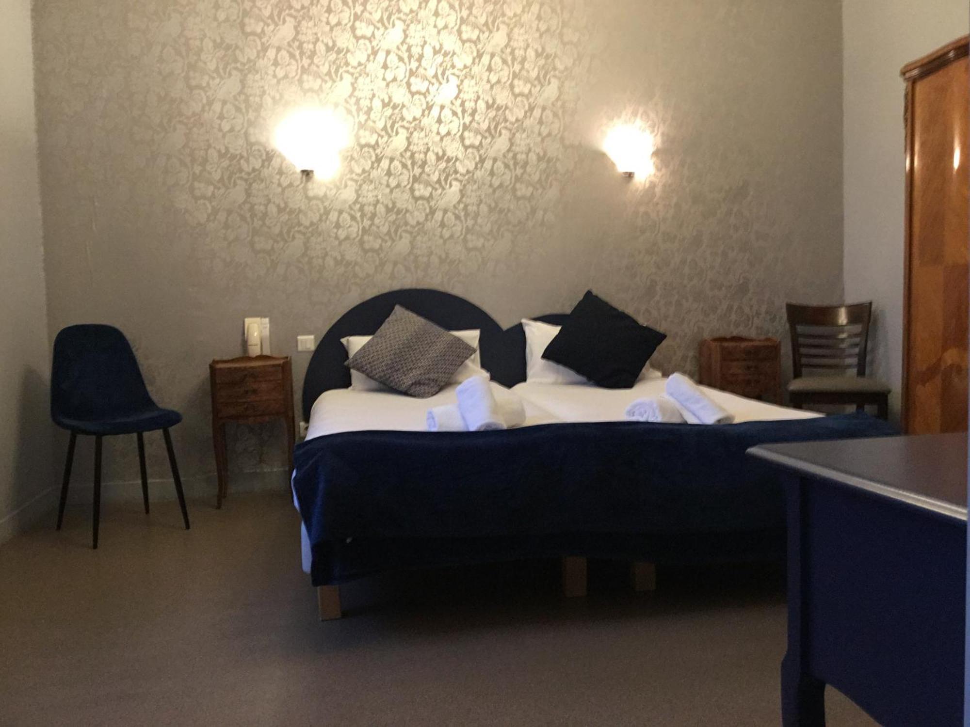 Hotel Le Pont Napoleon La Celle-sous-Gouzon エクステリア 写真