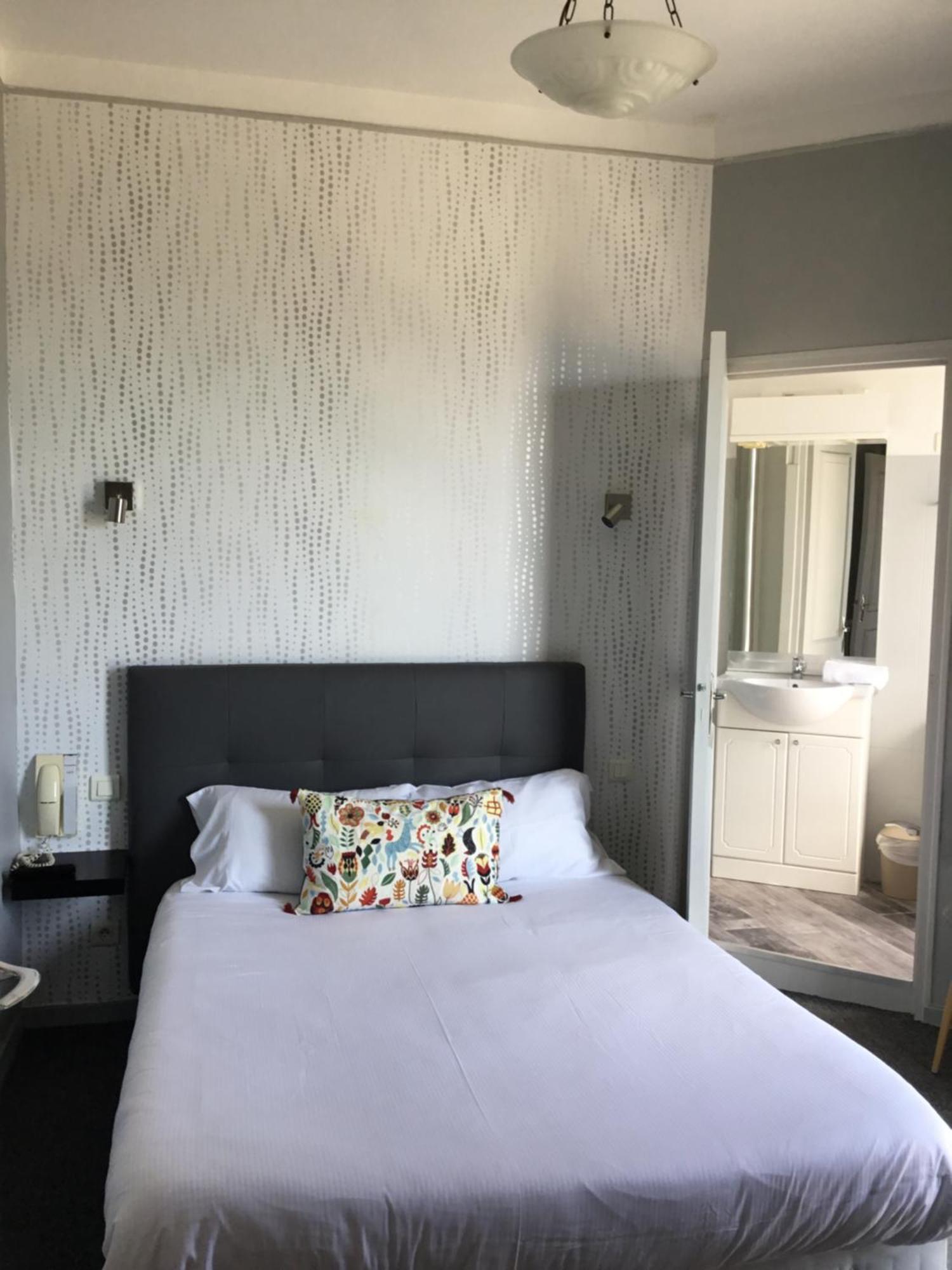 Hotel Le Pont Napoleon La Celle-sous-Gouzon エクステリア 写真